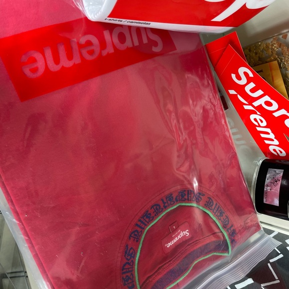 Supreme old English collar box logo